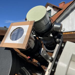 Equipment aufgebaut und auf die Sonne gerichtet